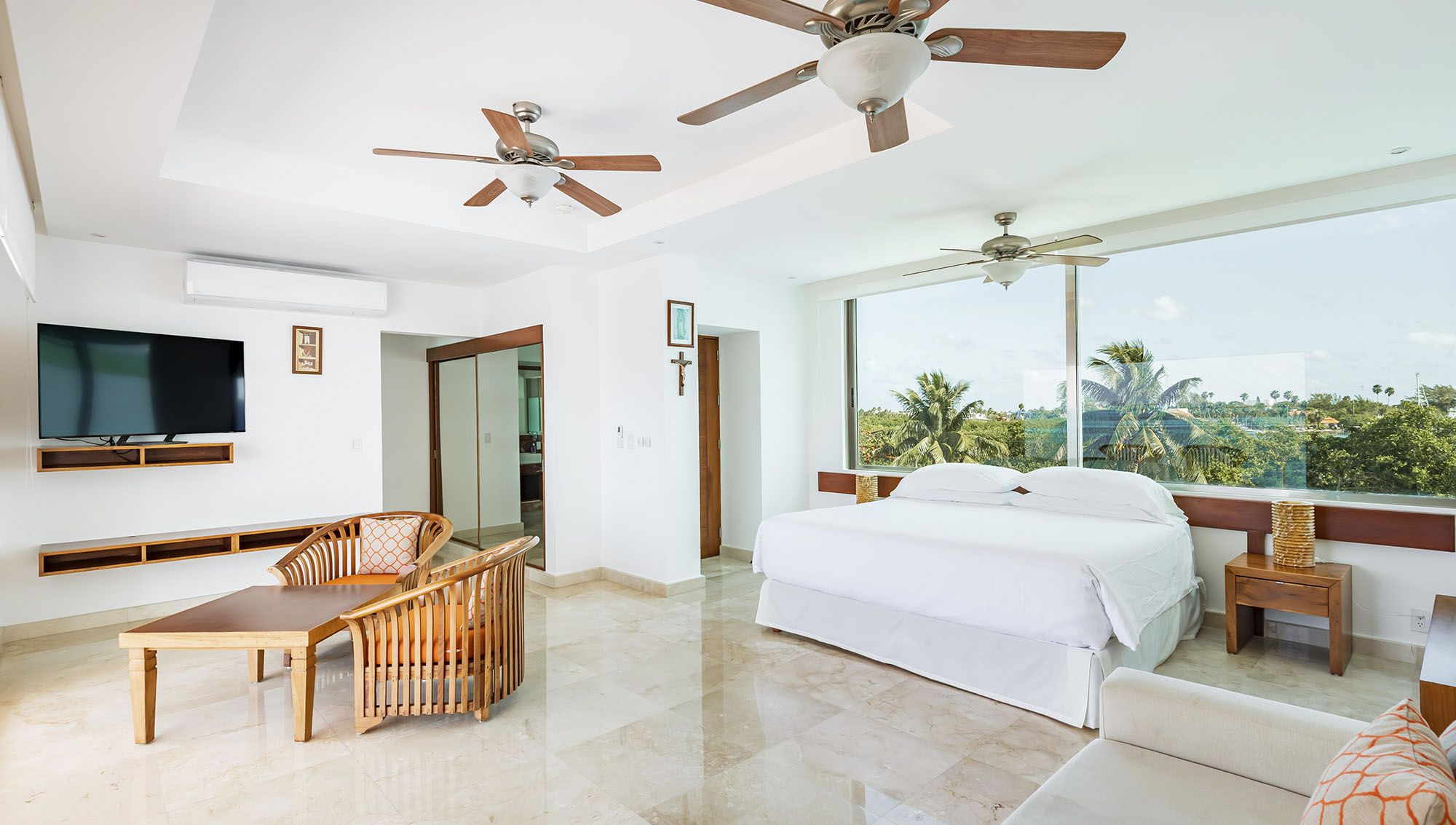 Family Suite with flexible sleeping arrangements at Villa Delfines Isla Mujeres